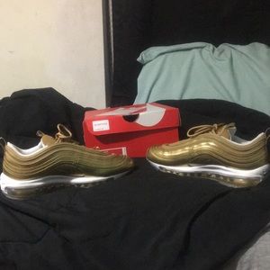 - Air max 97 metallic gold